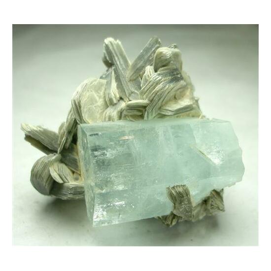 Aquamarine With Muscovite