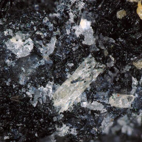 Nacareniobsite-(Ce)
