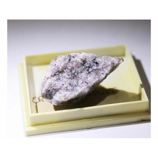 Orthopinakiolite