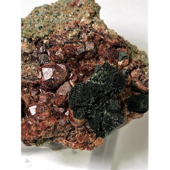 Actinolite Var Uralite Psm Diopside & Andradite