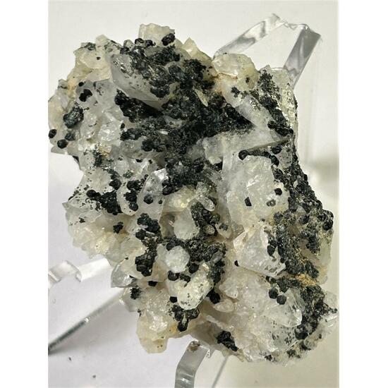 Quartz With Clinochlore