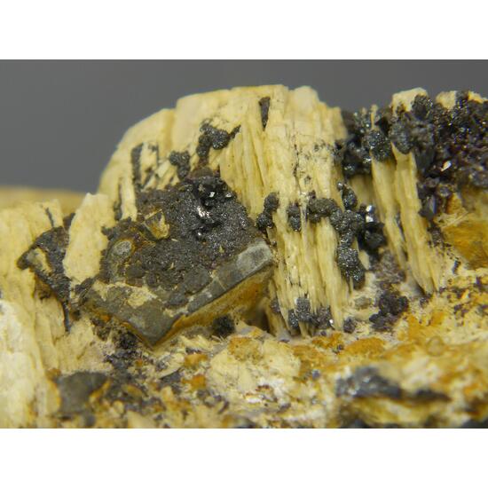 Xanthoconite & Proustite On Baryte