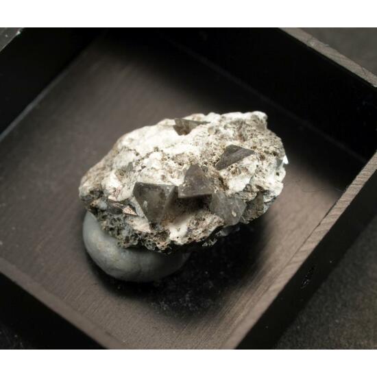 Zunyite
