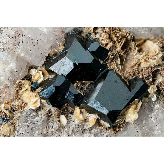 Pyroaurite Franklinite Kraisslite & Chlorophoenicite