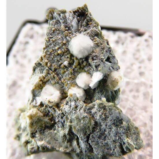 Hydromagnesite & Pokrovskite