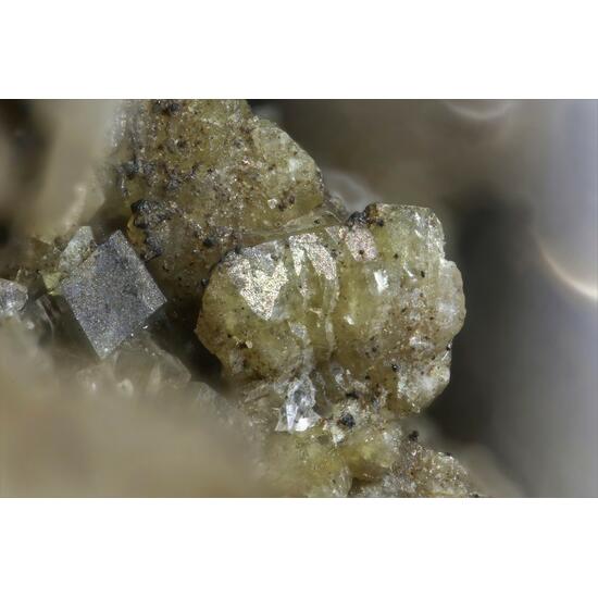 Ancylite-(La)