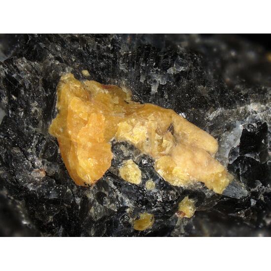 Thorogummite