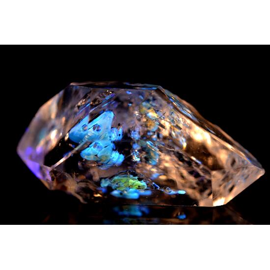 Quartz With Hydrocarbon Inclusions