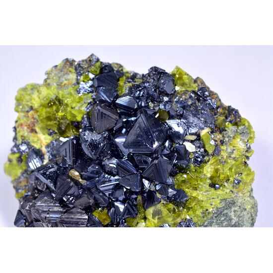 Magnetite With Epidote