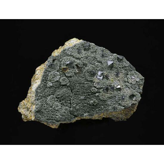 Pumpellyite-(Mg) In Quartz