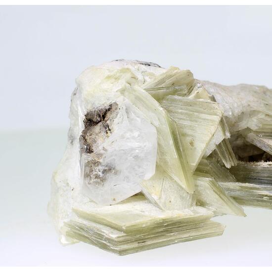 Aquamarine With Muscovite